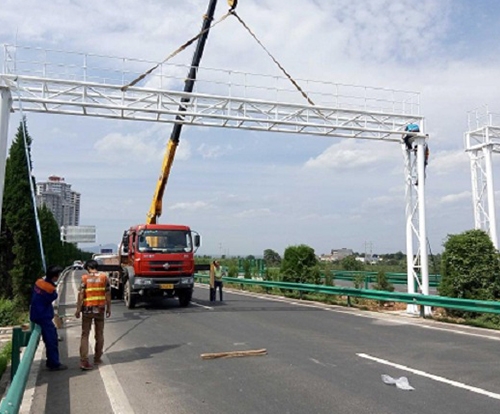 公路龙门架可以限制车身的高度和司机可以行驶的速度 公路龙门架可以限制车身的高度和司机可以行驶的速度